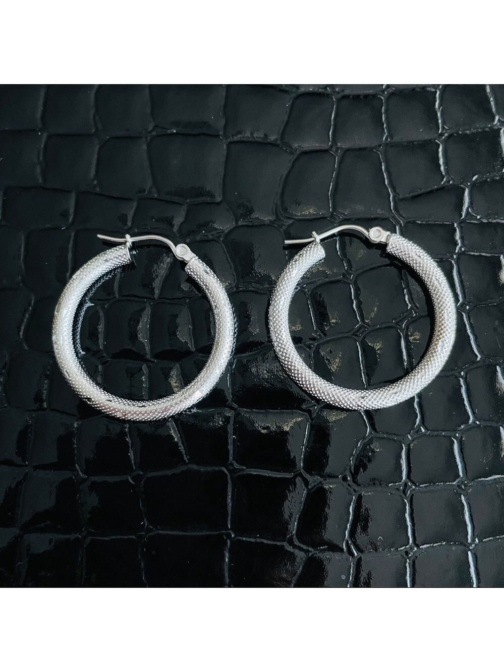 14K White Gold JAW Signed Textured Mesh Diamond Cut Hoop Earrings - Picture 4 of 8